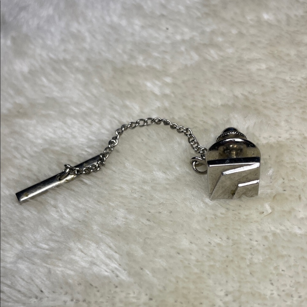 Sarah Coventry  Silver Tone Square Tie Tack
